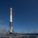 Imagen para el artículo titulado Por fin tenemos las fotos en primer plano del histórico aterrizaje de SpaceX sobre el mar